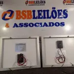 LOTE 437 - 02 PAINÉIS FOTOVOLTAICOS 18V 10W. (NO ESTADO) ATENÇÃO! FAZER A VISITAÇÃO ANTES DE ARREMATAR, NÃO SABEMOS SE FUNCIONA. LEILÃO NÃO TEM GARANTIA E NEM DEVOLUÇÃO, SUJEITO A POSSÍVEIS AVARIAS VISÍVEIS/OCULTAS E/OU AUSÊNCIA DE COMPONENTES.