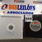 LOTE 566 - 02 LUMINÁRIAS DE EMBUTIR 30X30 PIOLUCE. (NO ESTADO) ATENÇÃO! FAZER A VISITAÇÃO ANTES DE ARREMATAR, NÃO SABEMOS SE FUNCIONA. LEILÃO NÃO TEM GARANTIA E NEM DEVOLUÇÃO, SUJEITO A POSSÍVEIS AVARIAS VISÍVEIS/OCULTAS E/OU AUSÊNCIA DE COMPONENTES.