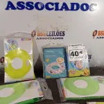 LOTE 401 - 01 LOTE COM VÁRIAS BOIAS INFANTIS. (NO ESTADO) ATENÇÃO! FAZER A VISITAÇÃO ANTES DE ARREMATAR, NÃO SABEMOS SE FUNCIONA. LEILÃO NÃO TEM GARANTIA E NEM DEVOLUÇÃO, SUJEITO A POSSÍVEIS AVARIAS VISÍVEIS/OCULTAS E/OU AUSÊNCIA DE COMPONENTES.