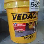 LOTE 563 - 01 BALDE DE VEDACIT, ADITIVO IMPERMEABILIZANTE PARA CONCRETOS E ARGAMASSAS 18L. (NO ESTADO) ATENÇÃO! FAZER A VISITAÇÃO ANTES DE ARREMATAR, NÃO SABEMOS SE FUNCIONA. LEILÃO NÃO TEM GARANTIA E NEM DEVOLUÇÃO, SUJEITO A POSSÍVEIS AVARIAS VISÍVEIS/OCULTAS E/OU AUSÊNCIA DE COMPONENTES.