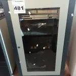 LOTE 481 - 01 RACK PARA EQUIPAMENTOS DE REDE. (NO ESTADO) ATENÇÃO! FAZER A VISITAÇÃO ANTES DE ARREMATAR, NÃO SABEMOS SE FUNCIONA. LEILÃO NÃO TEM GARANTIA E NEM DEVOLUÇÃO, SUJEITO A POSSÍVEIS AVARIAS VISÍVEIS/OCULTAS E/OU AUSÊNCIA DE COMPONENTES.