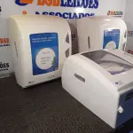 LOTE 538 - 03 DISPENSES PARA PAPEL TOALHA. (NO ESTADO) ATENÇÃO! FAZER A VISITAÇÃO ANTES DE ARREMATAR, NÃO SABEMOS SE FUNCIONA. LEILÃO NÃO TEM GARANTIA E NEM DEVOLUÇÃO, SUJEITO A POSSÍVEIS AVARIAS VISÍVEIS/OCULTAS E/OU AUSÊNCIA DE COMPONENTES.
