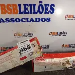 LOTE 468 - 02 SUPORTES PARA MICRO-ONDAS OU FORNO ELÉTRICO. (NO ESTADO) ATENÇÃO! FAZER A VISITAÇÃO ANTES DE ARREMATAR, NÃO SABEMOS SE FUNCIONA. LEILÃO NÃO TEM GARANTIA E NEM DEVOLUÇÃO, SUJEITO A POSSÍVEIS AVARIAS VISÍVEIS/OCULTAS E/OU AUSÊNCIA DE COMPONENTES.