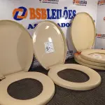 LOTE 510 - 05 ASSENTOS PARA VASO SANITÁRIO. (NO ESTADO) ATENÇÃO! FAZER A VISITAÇÃO ANTES DE ARREMATAR, NÃO SABEMOS SE FUNCIONA. LEILÃO NÃO TEM GARANTIA E NEM DEVOLUÇÃO, SUJEITO A POSSÍVEIS AVARIAS VISÍVEIS/OCULTAS E/OU AUSÊNCIA DE COMPONENTES.