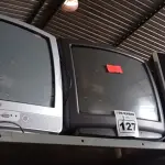 LOTE 127 - 03 TV’S DE TUBO MARCAS E MODELOS DIVERSOS. (NO ESTADO) ATENÇÃO! FAZER A VISITAÇÃO ANTES DE ARREMATAR, NÃO SABEMOS SE FUNCIONA. LEILÃO NÃO TEM GARANTIA E NEM DEVOLUÇÃO, SUJEITO A POSSÍVEIS AVARIAS VISÍVEIS/OCULTAS E/OU AUSÊNCIA DE COMPONENTES.