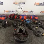 LOTE 017 - 01 LOTE COM VÁRIOS FONES DE OUVIDO E PISCAS PARA MOTO MARCAS E MODELOS DIVERSOS. (NO ESTADO) ATENÇÃO! FAZER A VISITAÇÃO ANTES DE ARREMATAR, NÃO SABEMOS SE FUNCIONA. LEILÃO NÃO TEM GARANTIA E NEM DEVOLUÇÃO, SUJEITO A POSSÍVEIS AVARIAS VISÍVEIS/OCULTAS E/OU AUSÊNCIA DE COMPONENTES.