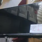 LOTE 021 - TV PHILCO, 50 POLEGADAS, COM 1, 30 DE LARGURA. (NO ESTADO, NÃO SABEMOS SE FUNCIONA. LEILÃO NÃO TEM GARANTIA E NEM DEVOLUÇÃO).