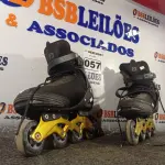 LOTE 057 - 01 PAR DE PATINS. (NO ESTADO) ATENÇÃO! FAZER A VISITAÇÃO ANTES DE ARREMATAR, NÃO SABEMOS SE FUNCIONA. LEILÃO NÃO TEM GARANTIA E NEM DEVOLUÇÃO, SUJEITO A POSSÍVEIS AVARIAS VISÍVEIS/OCULTAS E/OU AUSÊNCIA DE COMPONENTES.