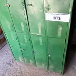 LOTE 013 - 02 ARMÁRIOS ROUPEIROS EM AÇO INCOMPLETOS (NO ESTADO, NÃO SABEMOS SE FUNCIONA. LEILÃO NÃO TEM GARANTIA E NEM DEVOLUÇÃO).