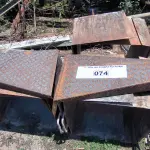 LOTE 074 - 01 LOTE COM FORMAS EM FERRO QUADRADAS PARA SAPATAS E DEGRAUS PARA ESCADA (NO ESTADO, NÃO SABEMOS SE FUNCIONA. LEILÃO NÃO TEM GARANTIA E NEM DEVOLUÇÃO).