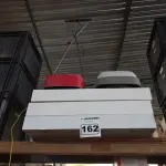 LOTE 162 - 02 ASPIRADORES DE PÓ E 03 LUMINÁRIAS DE SOBREPOR. (NO ESTADO) ATENÇÃO! FAZER A VISITAÇÃO ANTES DE ARREMATAR, NÃO SABEMOS SE FUNCIONA. LEILÃO NÃO TEM GARANTIA E NEM DEVOLUÇÃO, SUJEITO A POSSÍVEIS AVARIAS VISÍVEIS/OCULTAS E/OU AUSÊNCIA DE COMPONENTES.
