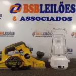 LOTE 133 - 01 PLAINA STANLEY 220V 750W E 01 LAMPIÃO DE ACAMPAMENTO. (NO ESTADO) ATENÇÃO! FAZER A VISITAÇÃO ANTES DE ARREMATAR, NÃO SABEMOS SE FUNCIONA. LEILÃO NÃO TEM GARANTIA E NEM DEVOLUÇÃO, SUJEITO A POSSÍVEIS AVARIAS VISÍVEIS/OCULTAS E/OU AUSÊNCIA DE COMPONENTES.