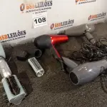 LOTE 108 - 03 SECADORES DE CABELO, 01 ESCOVA ROTATIVA E 01 CHAPINHA MARCAS E MODELOS DIVERSOS. (NO ESTADO) ATENÇÃO! FAZER A VISITAÇÃO ANTES DE ARREMATAR, NÃO SABEMOS SE FUNCIONA. LEILÃO NÃO TEM GARANTIA E NEM DEVOLUÇÃO, SUJEITO A POSSÍVEIS AVARIAS VISÍVEIS/OCULTAS E/OU AUSÊNCIA DE COMPONENTES.