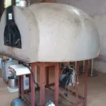 LOTE 001 - 01 FORNO DE PIZZA A LENHA E ELÉTRICO DA FORNOFLEX E EXAUSTÃO DO FORNO. (NO ESTADO DE CONSERVAÇÃO QUE SE ENCONTRA, NÃO SABEMOS SE FUNCIONA. LEILÃO NÃO TEM GARANTIA E NEM DEVOLUÇÃO).