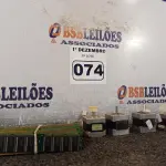 LOTE 074 - 04 MOTORES DE PASSO E VÁRIAS MEMORIAS PARA PC. (NO ESTADO) ATENÇÃO! FAZER A VISITAÇÃO ANTES DE ARREMATAR, NÃO SABEMOS SE FUNCIONA. LEILÃO NÃO TEM GARANTIA E NEM DEVOLUÇÃO, SUJEITO A POSSÍVEIS AVARIAS VISÍVEIS/OCULTAS E/OU AUSÊNCIA DE COMPONENTES.