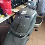 LOTE 209 - 01 MÁQUINA DE LAVAR PISOS INDUSTRIAL. (NO ESTADO) ATENÇÃO! FAZER A VISITAÇÃO ANTES DE ARREMATAR, NÃO SABEMOS SE FUNCIONA. LEILÃO NÃO TEM GARANTIA E NEM DEVOLUÇÃO, SUJEITO A POSSÍVEIS AVARIAS VISÍVEIS/OCULTAS E/OU AUSÊNCIA DE COMPONENTES.