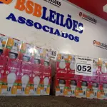 LOTE 052 - 20 LÂMPADAS DE LED 9W SOQUETE E22. (NO ESTADO) ATENÇÃO! FAZER A VISITAÇÃO ANTES DE ARREMATAR, NÃO SABEMOS SE FUNCIONA. LEILÃO NÃO TEM GARANTIA E NEM DEVOLUÇÃO, SUJEITO A POSSÍVEIS AVARIAS VISÍVEIS/OCULTAS E/OU AUSÊNCIA DE COMPONENTES.