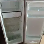 LOTE 214 - 01 GELADEIRA MARCA ELECTROLUX 220V. (NO ESTADO) ATENÇÃO! FAZER A VISITAÇÃO ANTES DE ARREMATAR, NÃO SABEMOS SE FUNCIONA. LEILÃO NÃO TEM GARANTIA E NEM DEVOLUÇÃO, SUJEITO A POSSÍVEIS AVARIAS VISÍVEIS/OCULTAS E/OU AUSÊNCIA DE COMPONENTES.