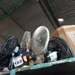 LOTE 102 - 01 LOTE COM VÁRIOS VENTILADORES MARCAS E MODELOS DIVERSOS. (NO ESTADO) ATENÇÃO! FAZER A VISITAÇÃO ANTES DE ARREMATAR, NÃO SABEMOS SE FUNCIONA. LEILÃO NÃO TEM GARANTIA E NEM DEVOLUÇÃO, SUJEITO A POSSÍVEIS AVARIAS VISÍVEIS/OCULTAS E/OU AUSÊNCIA DE COMPONENTES.