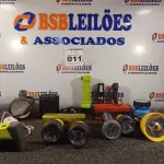 LOTE 011 - 01 LOTE COM VÁRIAS LANTERNAS E CAIXAS DE SOM BLUETOOTH MARCAS E MODELOS DIVERSOS. (NO ESTADO) ATENÇÃO! FAZER A VISITAÇÃO ANTES DE ARREMATAR, NÃO SABEMOS SE FUNCIONA. LEILÃO NÃO TEM GARANTIA E NEM DEVOLUÇÃO, SUJEITO A POSSÍVEIS AVARIAS VISÍVEIS/OCULTAS E/OU AUSÊNCIA DE COMPONENTES.
