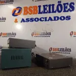 LOTE 112 - 01 FONTE REGULADA E 02 APARELHOS VIDISOM PRÉ V-440. (NO ESTADO) ATENÇÃO! FAZER A VISITAÇÃO ANTES DE ARREMATAR, NÃO SABEMOS SE FUNCIONA. LEILÃO NÃO TEM GARANTIA E NEM DEVOLUÇÃO, SUJEITO A POSSÍVEIS AVARIAS VISÍVEIS/OCULTAS E/OU AUSÊNCIA DE COMPONENTES.