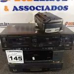 LOTE 145 - 01 STÉREO DUPLO DECK, 02 VIDEOCASSETES E 01 RADIO. (NO ESTADO) ATENÇÃO! FAZER A VISITAÇÃO ANTES DE ARREMATAR, NÃO SABEMOS SE FUNCIONA. LEILÃO NÃO TEM GARANTIA E NEM DEVOLUÇÃO, SUJEITO A POSSÍVEIS AVARIAS VISÍVEIS/OCULTAS E/OU AUSÊNCIA DE COMPONENTES.