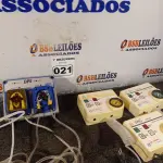 LOTE 021 - 01 BOMBA PARA DETERGENTE E 06 PAINÉIS DE OXIGÊNIO. (NO ESTADO) ATENÇÃO! FAZER A VISITAÇÃO ANTES DE ARREMATAR, NÃO SABEMOS SE FUNCIONA. LEILÃO NÃO TEM GARANTIA E NEM DEVOLUÇÃO, SUJEITO A POSSÍVEIS AVARIAS VISÍVEIS/OCULTAS E/OU AUSÊNCIA DE COMPONENTES.