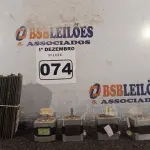 LOTE 074 - 04 MOTORES DE PASSO E VÁRIAS MEMORIAS PARA PC. (NO ESTADO) ATENÇÃO! FAZER A VISITAÇÃO ANTES DE ARREMATAR, NÃO SABEMOS SE FUNCIONA. LEILÃO NÃO TEM GARANTIA E NEM DEVOLUÇÃO, SUJEITO A POSSÍVEIS AVARIAS VISÍVEIS/OCULTAS E/OU AUSÊNCIA DE COMPONENTES.