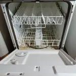 LOTE 212 - 01 LAVA LOUÇAS MARCA BRASTEMP. (NO ESTADO) ATENÇÃO! FAZER A VISITAÇÃO ANTES DE ARREMATAR, NÃO SABEMOS SE FUNCIONA. LEILÃO NÃO TEM GARANTIA E NEM DEVOLUÇÃO, SUJEITO A POSSÍVEIS AVARIAS VISÍVEIS/OCULTAS E/OU AUSÊNCIA DE COMPONENTES.