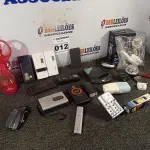 LOTE 012 - 01 LOTE COM VÁRIOS CARREGADORES PORTÁTEIS E ELETRÔNICOS DIVERSOS. (NO ESTADO) ATENÇÃO! FAZER A VISITAÇÃO ANTES DE ARREMATAR, NÃO SABEMOS SE FUNCIONA. LEILÃO NÃO TEM GARANTIA E NEM DEVOLUÇÃO, SUJEITO A POSSÍVEIS AVARIAS VISÍVEIS/OCULTAS E/OU AUSÊNCIA DE COMPONENTES.