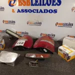 LOTE 192 - 02 LANTERNAS DA GRAND CARAVAM, 03 ESPELHOS RETROVISORES E 02 FILTROS WIX. (NO ESTADO) ATENÇÃO! FAZER A VISITAÇÃO ANTES DE ARREMATAR, NÃO SABEMOS SE FUNCIONA. LEILÃO NÃO TEM GARANTIA E NEM DEVOLUÇÃO, SUJEITO A POSSÍVEIS AVARIAS VISÍVEIS/OCULTAS E/OU AUSÊNCIA DE COMPONENTES.