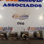 LOTE 066 - 04 MOTORES DE PASSO. (NO ESTADO) ATENÇÃO! FAZER A VISITAÇÃO ANTES DE ARREMATAR, NÃO SABEMOS SE FUNCIONA. LEILÃO NÃO TEM GARANTIA E NEM DEVOLUÇÃO, SUJEITO A POSSÍVEIS AVARIAS VISÍVEIS/OCULTAS E/OU AUSÊNCIA DE COMPONENTES.