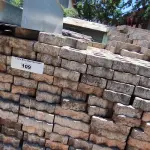 LOTE 109 - 01 LOTE COM APROXIMADAMENTE 500 BLOQUETES EM CONCRETO (NO ESTADO, NÃO SABEMOS SE FUNCIONA. LEILÃO NÃO TEM GARANTIA E NEM DEVOLUÇÃO).