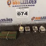 LOTE 074 - 04 MOTORES DE PASSO E VÁRIAS MEMORIAS PARA PC. (NO ESTADO) ATENÇÃO! FAZER A VISITAÇÃO ANTES DE ARREMATAR, NÃO SABEMOS SE FUNCIONA. LEILÃO NÃO TEM GARANTIA E NEM DEVOLUÇÃO, SUJEITO A POSSÍVEIS AVARIAS VISÍVEIS/OCULTAS E/OU AUSÊNCIA DE COMPONENTES.