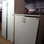 LOTE 198 - 02 ARMÁRIOS EM MADEIRA SENDO 01 BAIXO E OUTRO ALTO. (NO ESTADO) ATENÇÃO! FAZER A VISITAÇÃO ANTES DE ARREMATAR, NÃO SABEMOS SE FUNCIONA. LEILÃO NÃO TEM GARANTIA E NEM DEVOLUÇÃO, SUJEITO A POSSÍVEIS AVARIAS VISÍVEIS/OCULTAS E/OU AUSÊNCIA DE COMPONENTES.