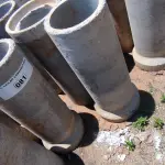 LOTE 081 - 05 MANILHAS EM CONCRETO (NO ESTADO, NÃO SABEMOS SE FUNCIONA. LEILÃO NÃO TEM GARANTIA E NEM DEVOLUÇÃO).