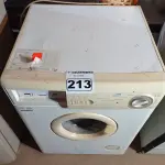 LOTE 213 - 01 LAVADORA DE ROUPAS MARCA ELECTROLUX. (NO ESTADO) ATENÇÃO! FAZER A VISITAÇÃO ANTES DE ARREMATAR, NÃO SABEMOS SE FUNCIONA. LEILÃO NÃO TEM GARANTIA E NEM DEVOLUÇÃO, SUJEITO A POSSÍVEIS AVARIAS VISÍVEIS/OCULTAS E/OU AUSÊNCIA DE COMPONENTES.