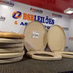 LOTE 126 - 08 ASSENTOS PARA VASO SANITÁRIO MARCAS E MODELOS DIVERSOS. (NO ESTADO) ATENÇÃO! FAZER A VISITAÇÃO ANTES DE ARREMATAR, NÃO SABEMOS SE FUNCIONA. LEILÃO NÃO TEM GARANTIA E NEM DEVOLUÇÃO, SUJEITO A POSSÍVEIS AVARIAS VISÍVEIS/OCULTAS E/OU AUSÊNCIA DE COMPONENTES.