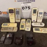 LOTE 075 - 01 LOTE COM VÁRIOS CONTROLE REMOTO PARA AR CONDICIONADO. (NO ESTADO) ATENÇÃO! FAZER A VISITAÇÃO ANTES DE ARREMATAR, NÃO SABEMOS SE FUNCIONA. LEILÃO NÃO TEM GARANTIA E NEM DEVOLUÇÃO, SUJEITO A POSSÍVEIS AVARIAS VISÍVEIS/OCULTAS E/OU AUSÊNCIA DE COMPONENTES.