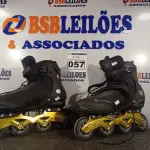 LOTE 057 - 01 PAR DE PATINS. (NO ESTADO) ATENÇÃO! FAZER A VISITAÇÃO ANTES DE ARREMATAR, NÃO SABEMOS SE FUNCIONA. LEILÃO NÃO TEM GARANTIA E NEM DEVOLUÇÃO, SUJEITO A POSSÍVEIS AVARIAS VISÍVEIS/OCULTAS E/OU AUSÊNCIA DE COMPONENTES.
