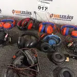 LOTE 017 - 01 LOTE COM VÁRIOS FONES DE OUVIDO E PISCAS PARA MOTO MARCAS E MODELOS DIVERSOS. (NO ESTADO) ATENÇÃO! FAZER A VISITAÇÃO ANTES DE ARREMATAR, NÃO SABEMOS SE FUNCIONA. LEILÃO NÃO TEM GARANTIA E NEM DEVOLUÇÃO, SUJEITO A POSSÍVEIS AVARIAS VISÍVEIS/OCULTAS E/OU AUSÊNCIA DE COMPONENTES.