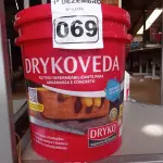 LOTE 069 - 01 BALDE DE DRYKOVEDA, ADITIVO IMPERMEABILIZANTE PARA ARGAMASSA E CONCRETO 18L. (NO ESTADO) ATENÇÃO! FAZER A VISITAÇÃO ANTES DE ARREMATAR, NÃO SABEMOS SE FUNCIONA. LEILÃO NÃO TEM GARANTIA E NEM DEVOLUÇÃO, SUJEITO A POSSÍVEIS AVARIAS VISÍVEIS/OCULTAS E/OU AUSÊNCIA DE COMPONENTES.