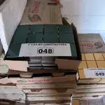 LOTE 048 - 01 LOTE COM PASTILHA 10CMX10CM NA COR VERDE (NO ESTADO, NÃO SABEMOS SE FUNCIONA. LEILÃO NÃO TEM GARANTIA E NEM DEVOLUÇÃO).