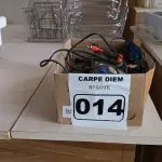 LOTE 014 - EQUIPAMENTO CHAMA GARÇOM, COM 6 BIP´S, 01 CARREGADOR, 01 CABO E 01 ANTENA. (NO ESTADO, NÃO SABEMOS SE FUNCIONA. LEILÃO NÃO TEM GARANTIA E NEM DEVOLUÇÃO).