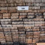 LOTE 109 - 01 LOTE COM APROXIMADAMENTE 500 BLOQUETES EM CONCRETO (NO ESTADO, NÃO SABEMOS SE FUNCIONA. LEILÃO NÃO TEM GARANTIA E NEM DEVOLUÇÃO).