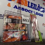 LOTE 053 - 01 KIT CHURRASCO. (NO ESTADO) ATENÇÃO! FAZER A VISITAÇÃO ANTES DE ARREMATAR, NÃO SABEMOS SE FUNCIONA. LEILÃO NÃO TEM GARANTIA E NEM DEVOLUÇÃO, SUJEITO A POSSÍVEIS AVARIAS VISÍVEIS/OCULTAS E/OU AUSÊNCIA DE COMPONENTES.