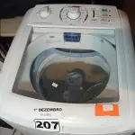 LOTE 207 - 01 MÁQUINA DE LAVAR MARCA ELECTROLUX 8KG 220V. (NO ESTADO) ATENÇÃO! FAZER A VISITAÇÃO ANTES DE ARREMATAR, NÃO SABEMOS SE FUNCIONA. LEILÃO NÃO TEM GARANTIA E NEM DEVOLUÇÃO, SUJEITO A POSSÍVEIS AVARIAS VISÍVEIS/OCULTAS E/OU AUSÊNCIA DE COMPONENTES.