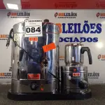 LOTE 084 - 01 CAFETEIRA INDUSTRIAL. (NO ESTADO) ATENÇÃO! FAZER A VISITAÇÃO ANTES DE ARREMATAR, NÃO SABEMOS SE FUNCIONA. LEILÃO NÃO TEM GARANTIA E NEM DEVOLUÇÃO, SUJEITO A POSSÍVEIS AVARIAS VISÍVEIS/OCULTAS E/OU AUSÊNCIA DE COMPONENTES.