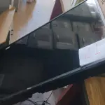 LOTE 021 - TV PHILCO, 50 POLEGADAS, COM 1, 30 DE LARGURA. (NO ESTADO, NÃO SABEMOS SE FUNCIONA. LEILÃO NÃO TEM GARANTIA E NEM DEVOLUÇÃO).