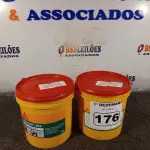 LOTE 176 - 02 BALDES DE SELANTE ACRÍLICO FLEXÍVEL SIKACRYL 203 5KG. (NO ESTADO) ATENÇÃO! FAZER A VISITAÇÃO ANTES DE ARREMATAR, NÃO SABEMOS SE FUNCIONA. LEILÃO NÃO TEM GARANTIA E NEM DEVOLUÇÃO, SUJEITO A POSSÍVEIS AVARIAS VISÍVEIS/OCULTAS E/OU AUSÊNCIA DE COMPONENTES.